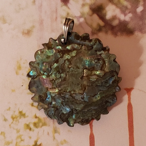 Vintage Abalone Artisan Carved Cameo Pendant - Picture 4 of 4